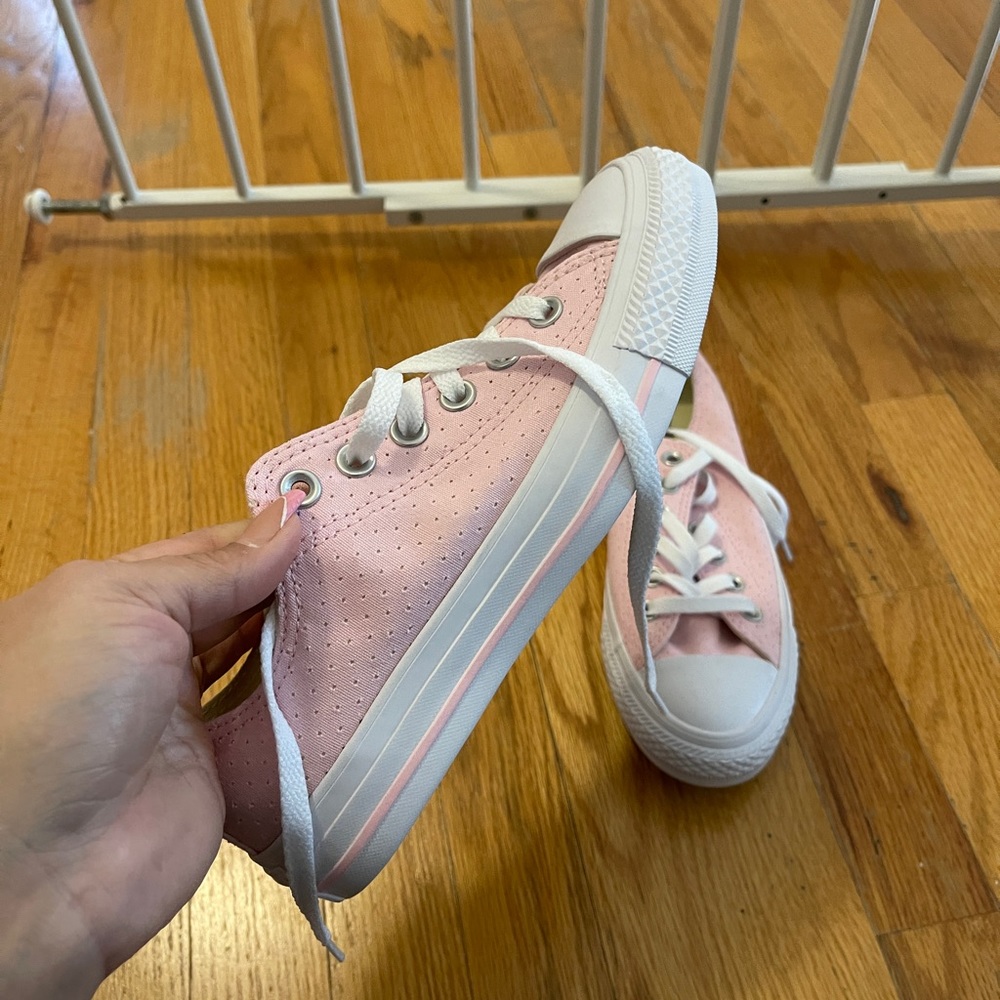 Converse light pink low top chuck taylors